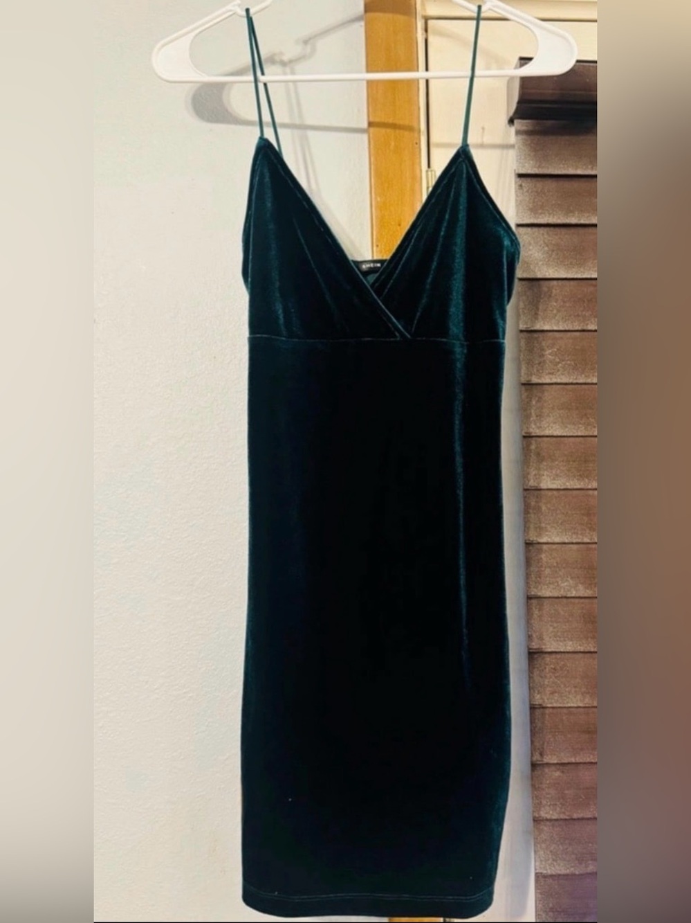 SHEIN women size SMALL (4) Elegant Velvet Green spaghetti strap mini Dress